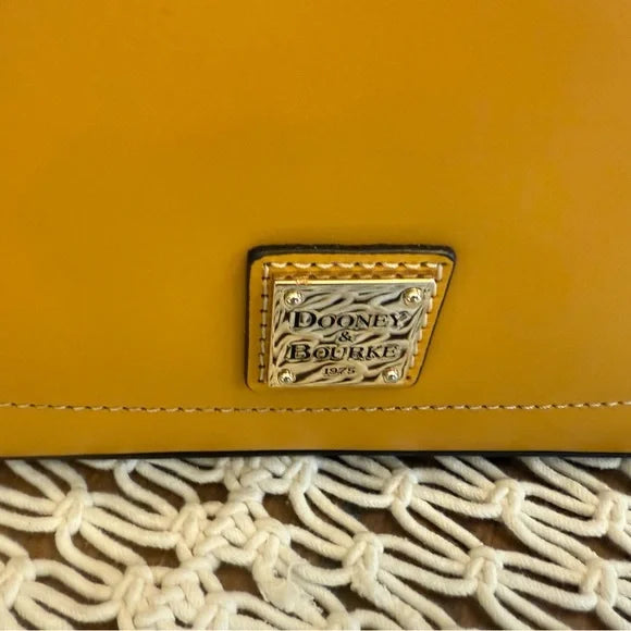 Dooney & Bourke Beacon Vechtta Slip Tote Shoulder Bag. NWOT.