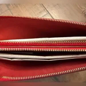 Coach Signature White/Black Zip Around Wallet